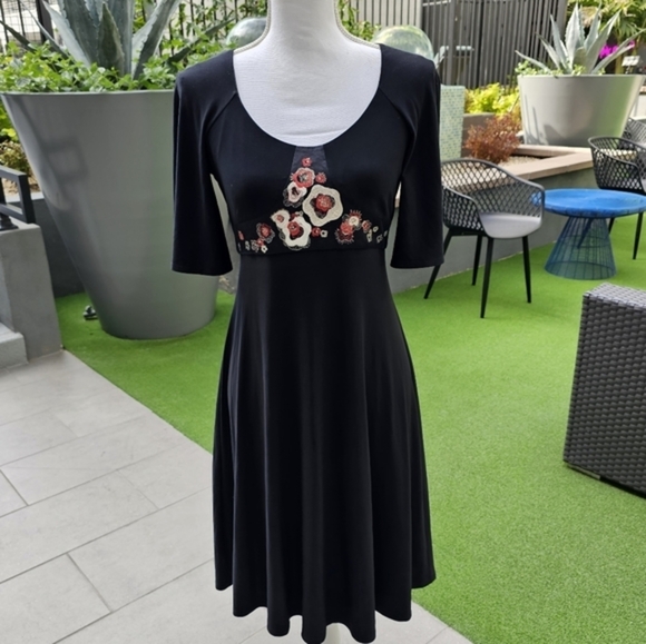 Nine West ✦ Silk Embroidered Floral Appliqué Dress ✦ Black ✦ Fitted Short Sleeve - Picture 4 of 17